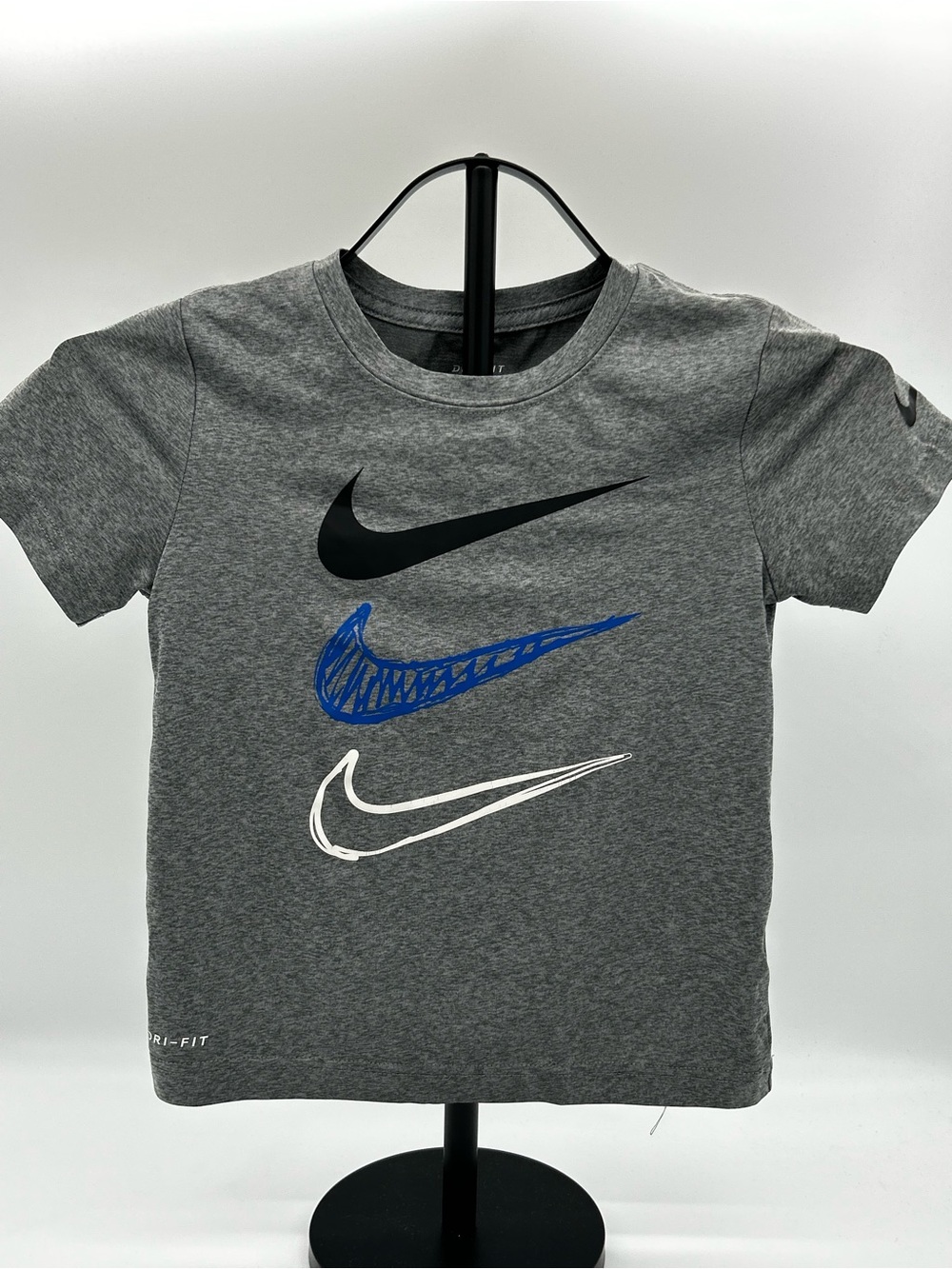 Nike Kids Grey Tee with Black, Blue & White Swooshes Size L (6-7)